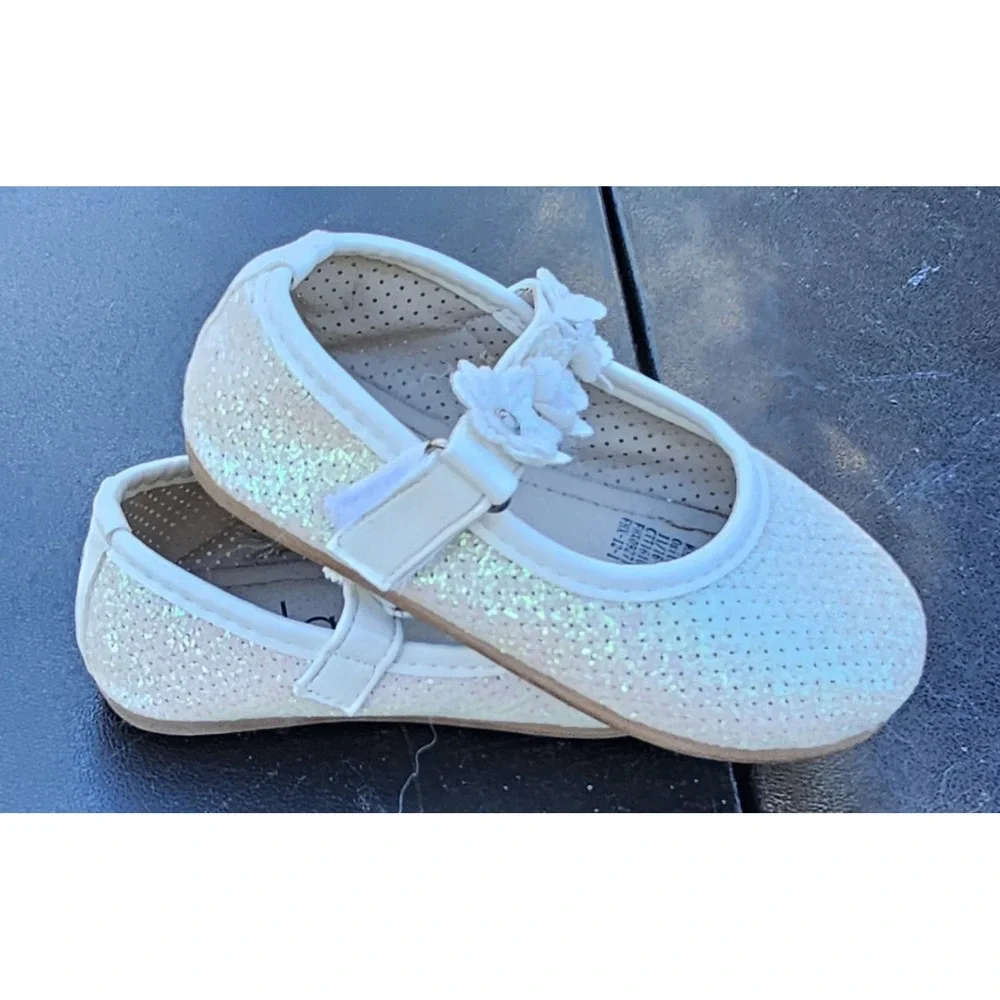 Zula Toddler Girl's Off-White Mary Janes embellished w/Flowers/Faux Stone SZ 4